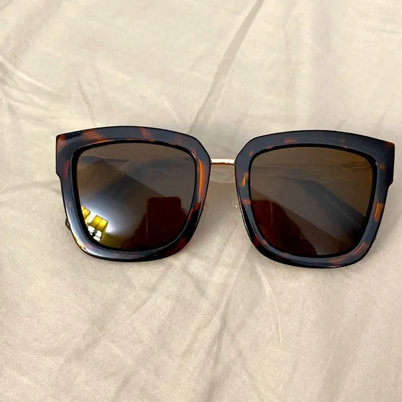 Bcbg Maxazria New Entrance‎ Black Laminate Rectangle Sunglasses H13402 Bcbg Maxazria New Entrance Black Laminate Rectangle  main image 4